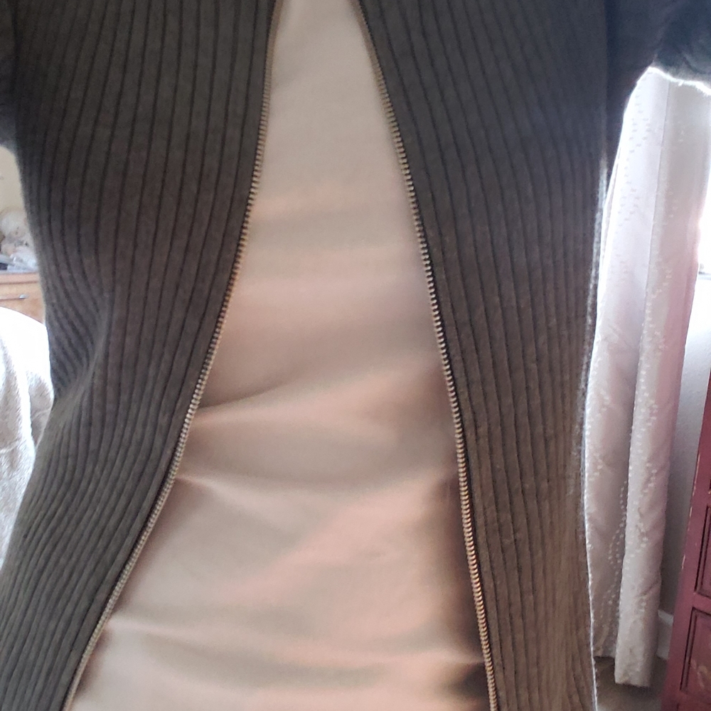 Zippered Sweater - Picture 3 of 8